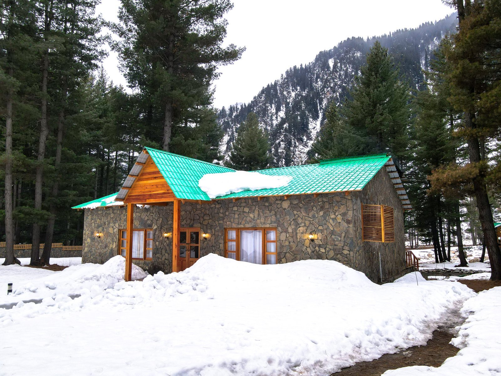Family suite|Celine resort kumrat valley